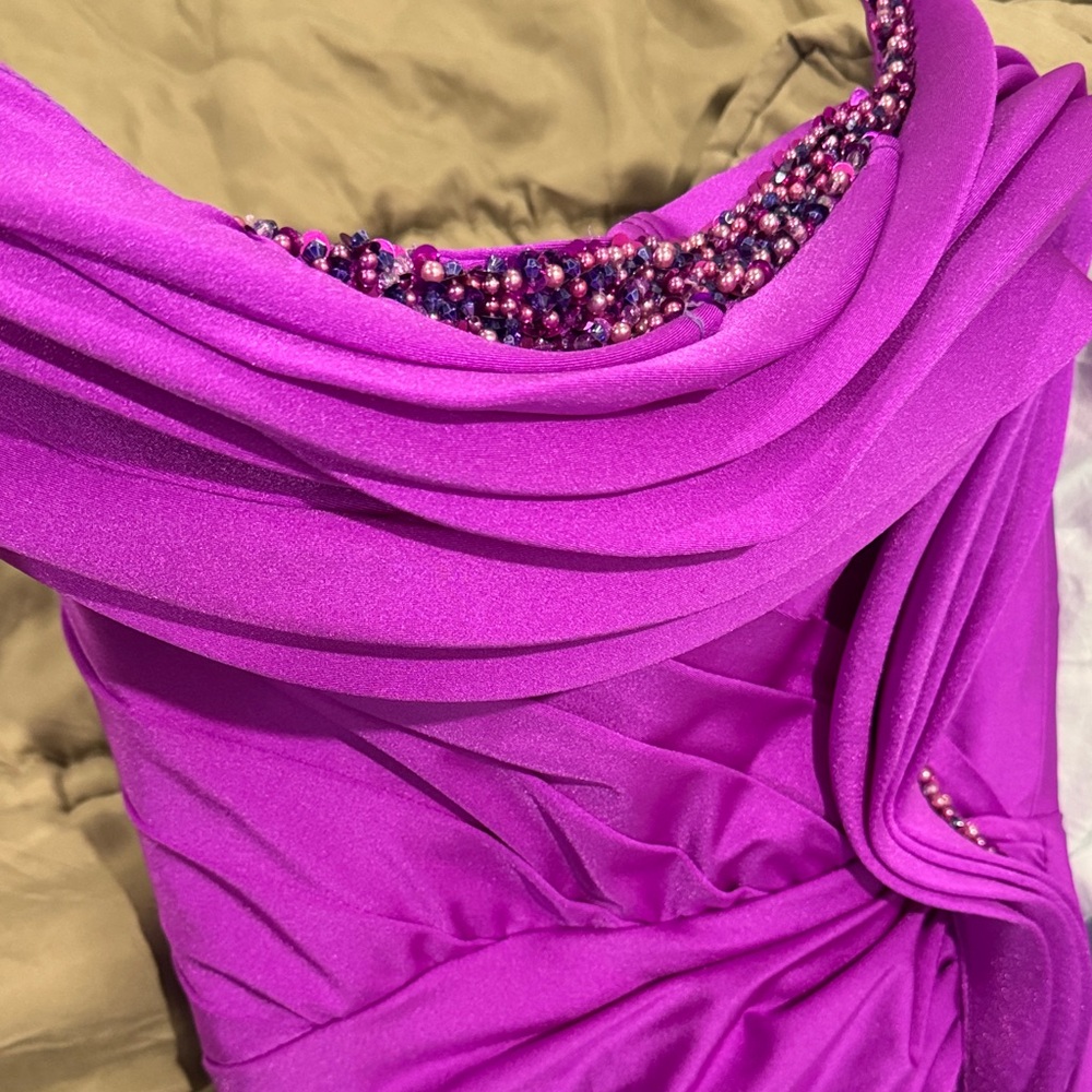 Strapless Magenta Gown never worn - Picture 5 of 6